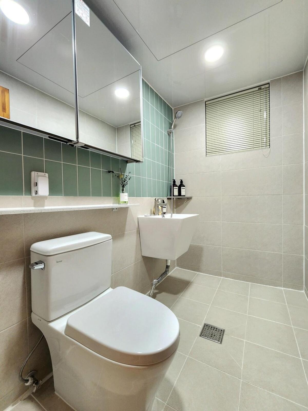 #new Open Sale#1 Stop To Hongdae Subway#3room 4bed 2bathtoom#cozy Rooftop#free Luggage Keeping#free Parking#close To K-pop Studio#many Restaurants Apartment