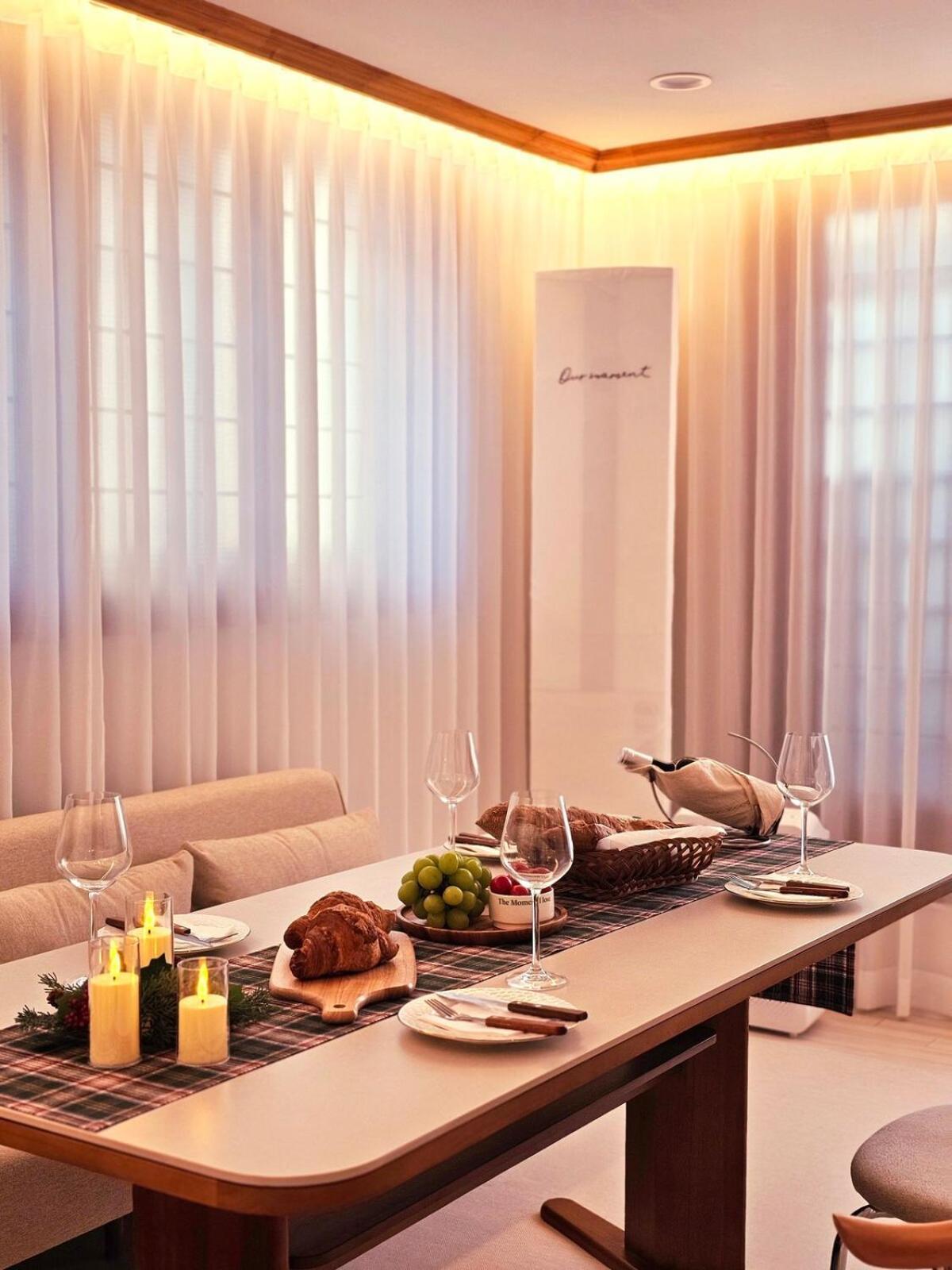 Apartment #new Open Sale#1 Stop To Hongdae Subway#3room 4bed 2bathtoom#cozy Rooftop#free Luggage Keeping#free Parking#close To K-pop Studio#many Restaurants Seoul