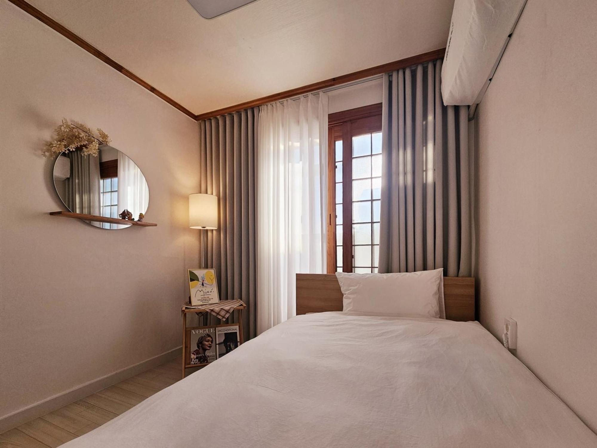 Apartment #new Open Sale#1 Stop To Hongdae Subway#3room 4bed 2bathtoom#cozy Rooftop#free Luggage Keeping#free Parking#close To K-pop Studio#many Restaurants *